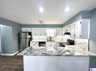 924 Timberwood Dr, Radcliff, KY 40160