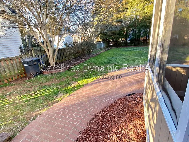 605 Queenswater Ln — Photo 46