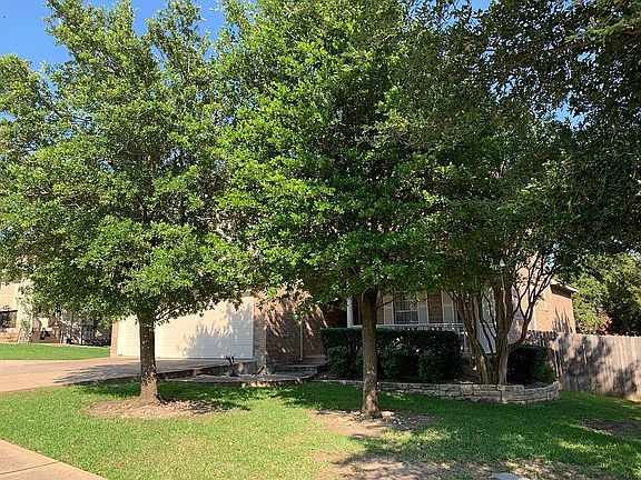 4th image of 210 Water Oak Dr