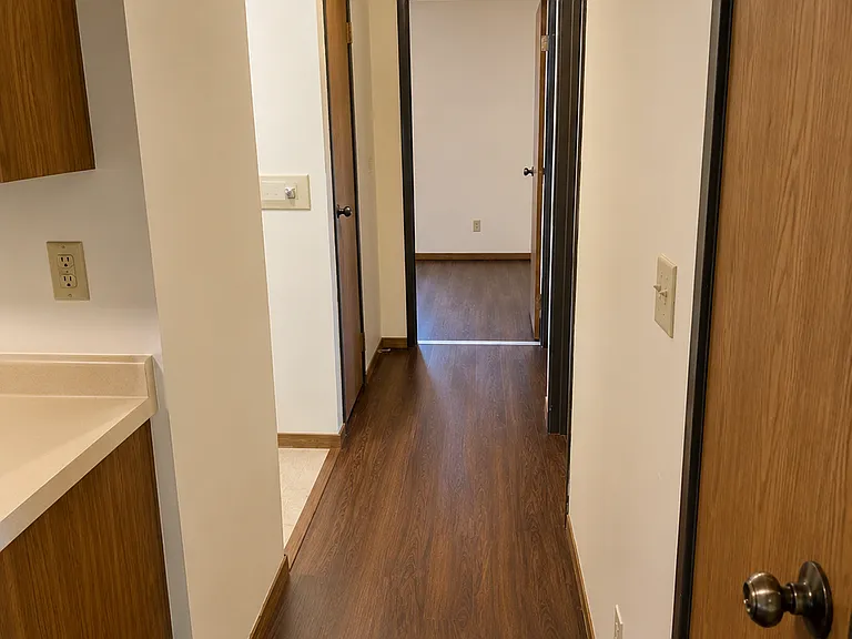 Lakeview Apartments — Photo 8