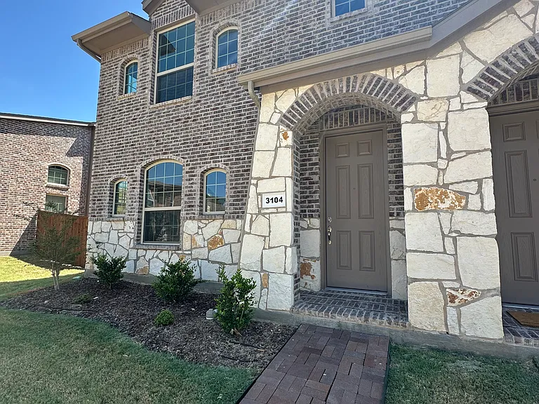 3133 Solana Cir #3133 — Photo 1