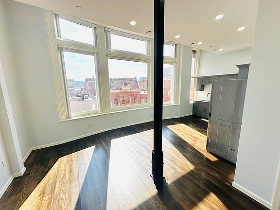 4th image of 118 Baltimore St #304