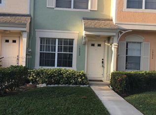 16652 Hemingway Dr, Fort Lauderdale, FL 33326
