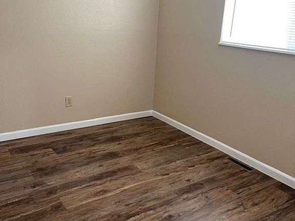 4th image of 1611 Cottonwood Dr #5