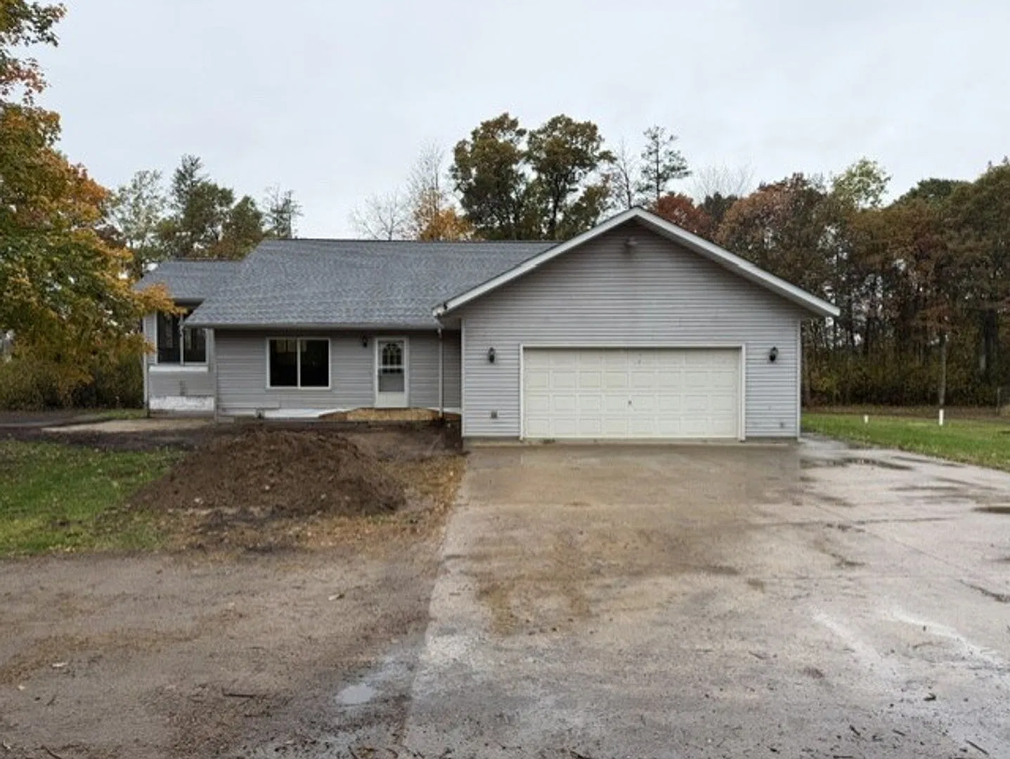 Large 4 bedroom house in country setting. — Photo 1