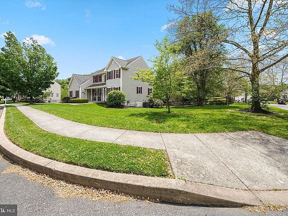 3rd image of 27 Twin Creeks Dr