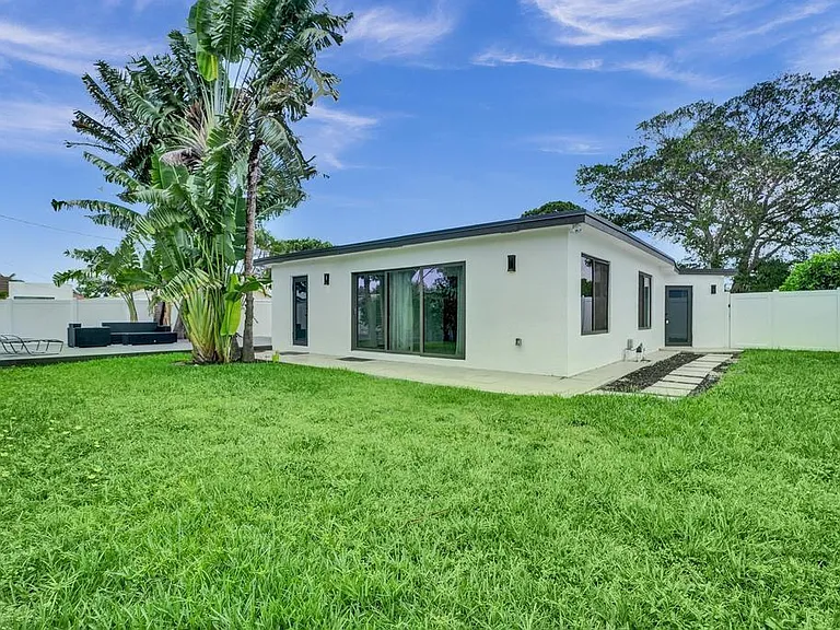1001 SE 13th Ct — Photo 44