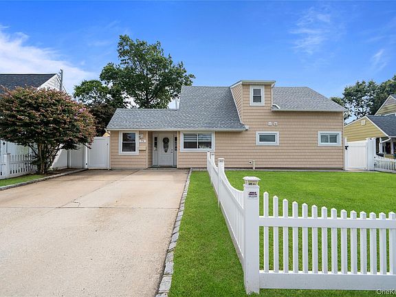 3rd image of 79 Albatross Road