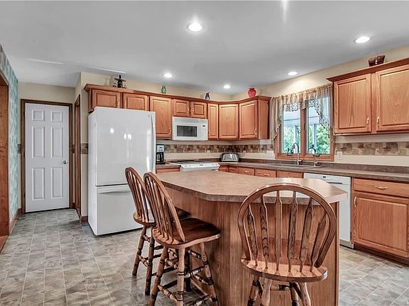 2nd image of 44 Dennybrooke Ln