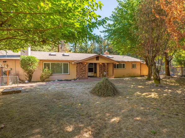 110 White Fir Dr, Grants Pass, OR 97526