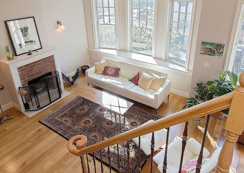 1st image of 191A Richards St #3