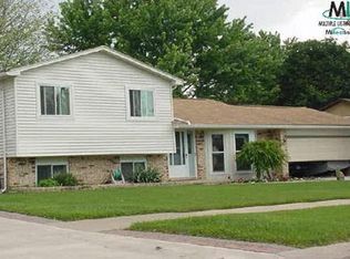 34739 Shorewood Dr, New Baltimore, MI 48047