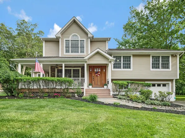 112 E George Avenue, Pearl River, NY 10965