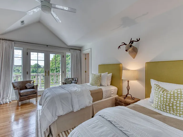 145 Lee Ave — Photo 36