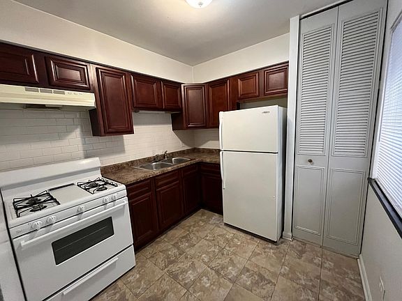 2nd image of 736 W Buena Ave APT 205