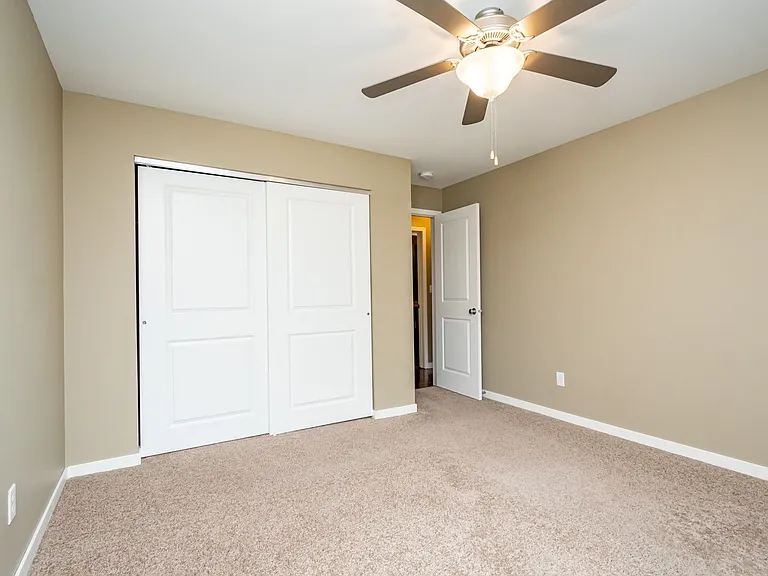 1000 Oakcrest St — Photo 22