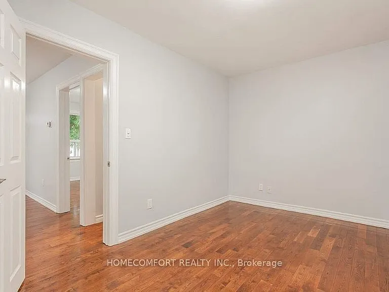 208 Manning Ave — Photo 9