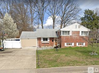 6914 Edgebrook Dr, Springfield, VA 22150