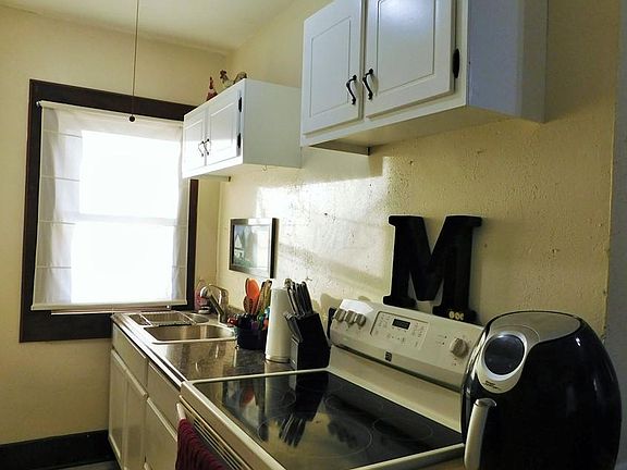 3rd image of 229 W Shields St