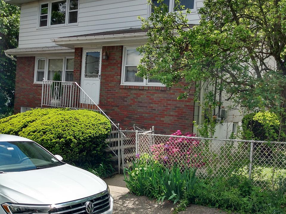 2nd image of 12 Arlington Ter #2