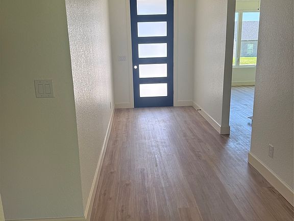 4th image of 308 W Lauren St