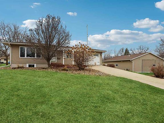 3rd image of 405 6th St