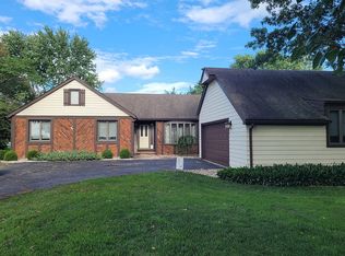2 Country Ln, Mattoon, IL 61938