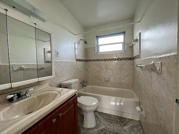 4th image of 13215 NE 6th Ave APT 107
