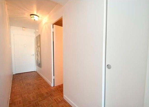 5th image of 604-36 S Washington Sq #1404