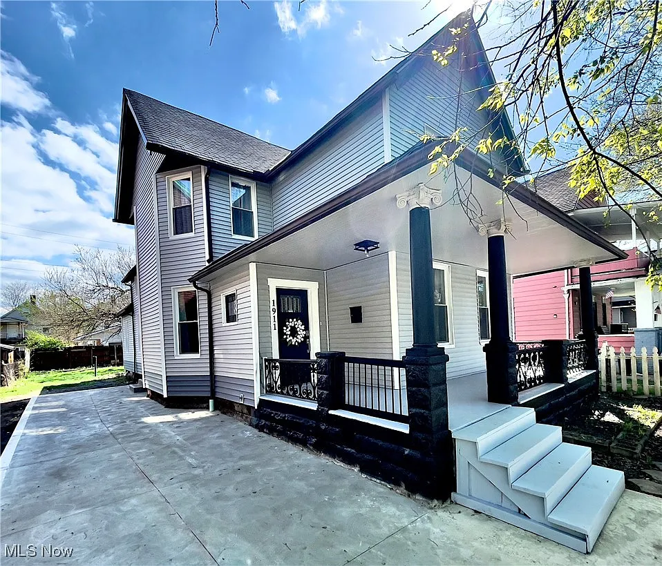 1911 Corning Ave photo 1