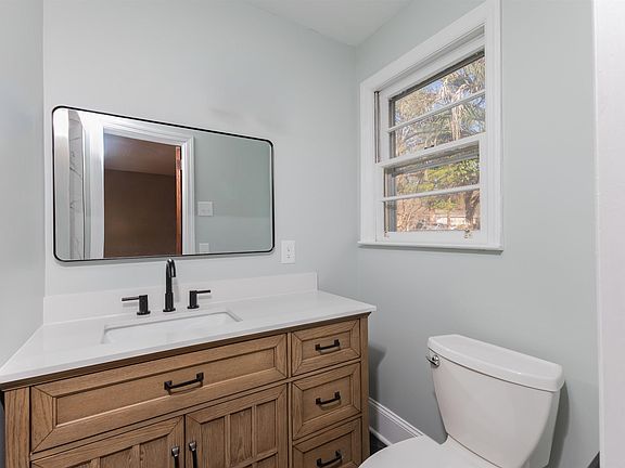 5th image of 1855 Evelyn St