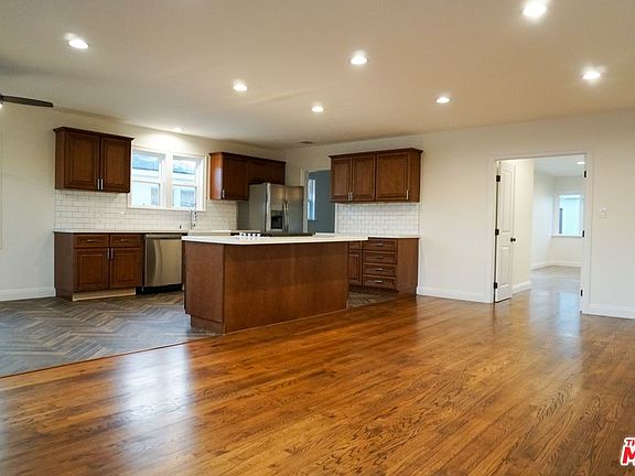 5th image of 2137 W 111th St