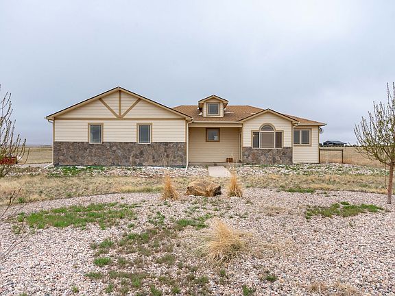 3rd image of 858 Arena Ln
