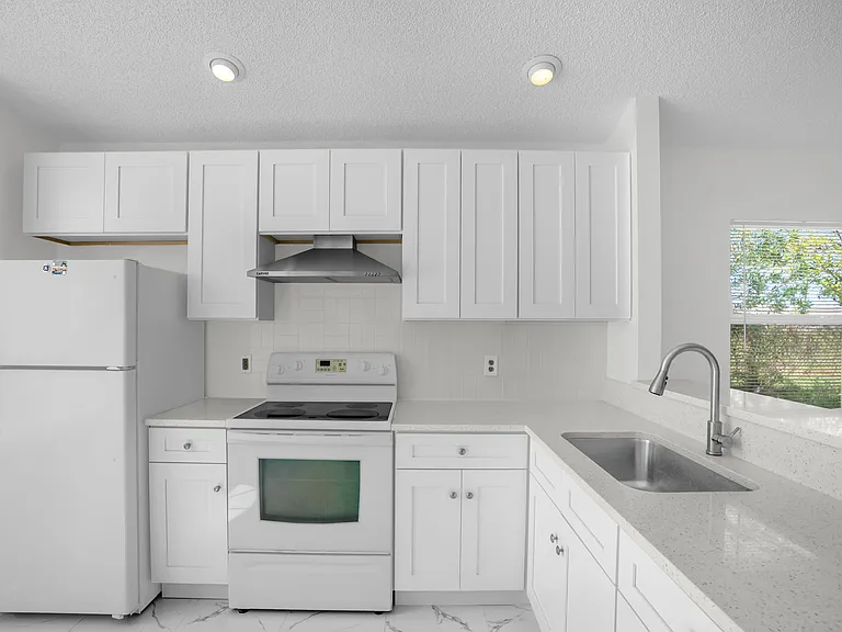 1005 Delnova Ln — Photo 8