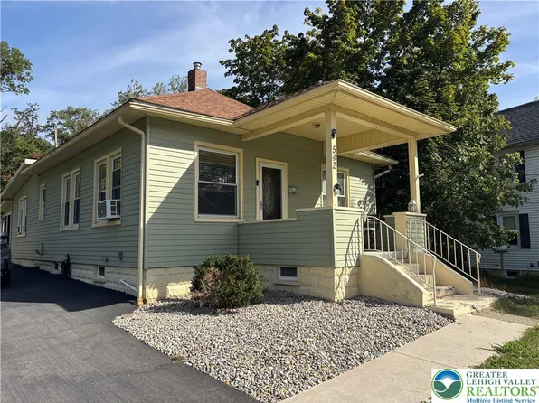 542 W Center St, Wind Gap, PA 18091