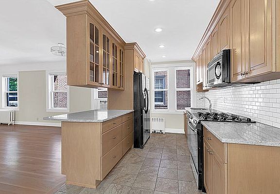 4th image of 6142 Delafield Ave APT 1