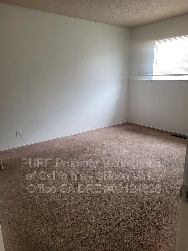 Building Photo - 2473 Kennedy Ave
