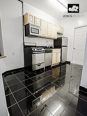 Rented by Jonis Realty | media 9