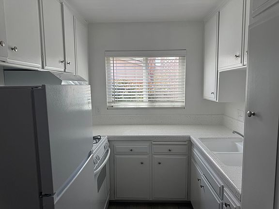 5th image of 4427 Utah St #4
