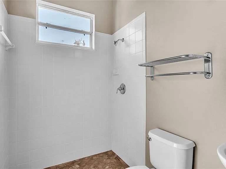 11538 Delwick Dr — Photo 32