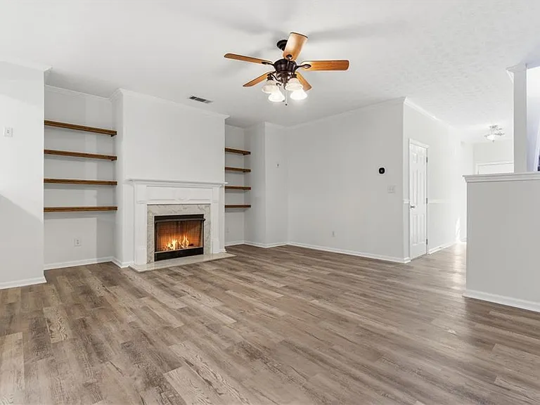 2913 Greyhawk Ln — Photo 10