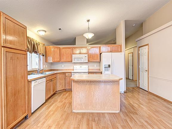 4th image of 7816 Deschutes Dr
