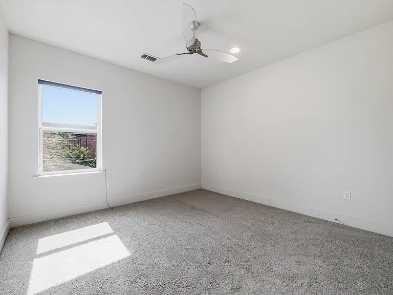 207 Adrian Dr — Photo 20