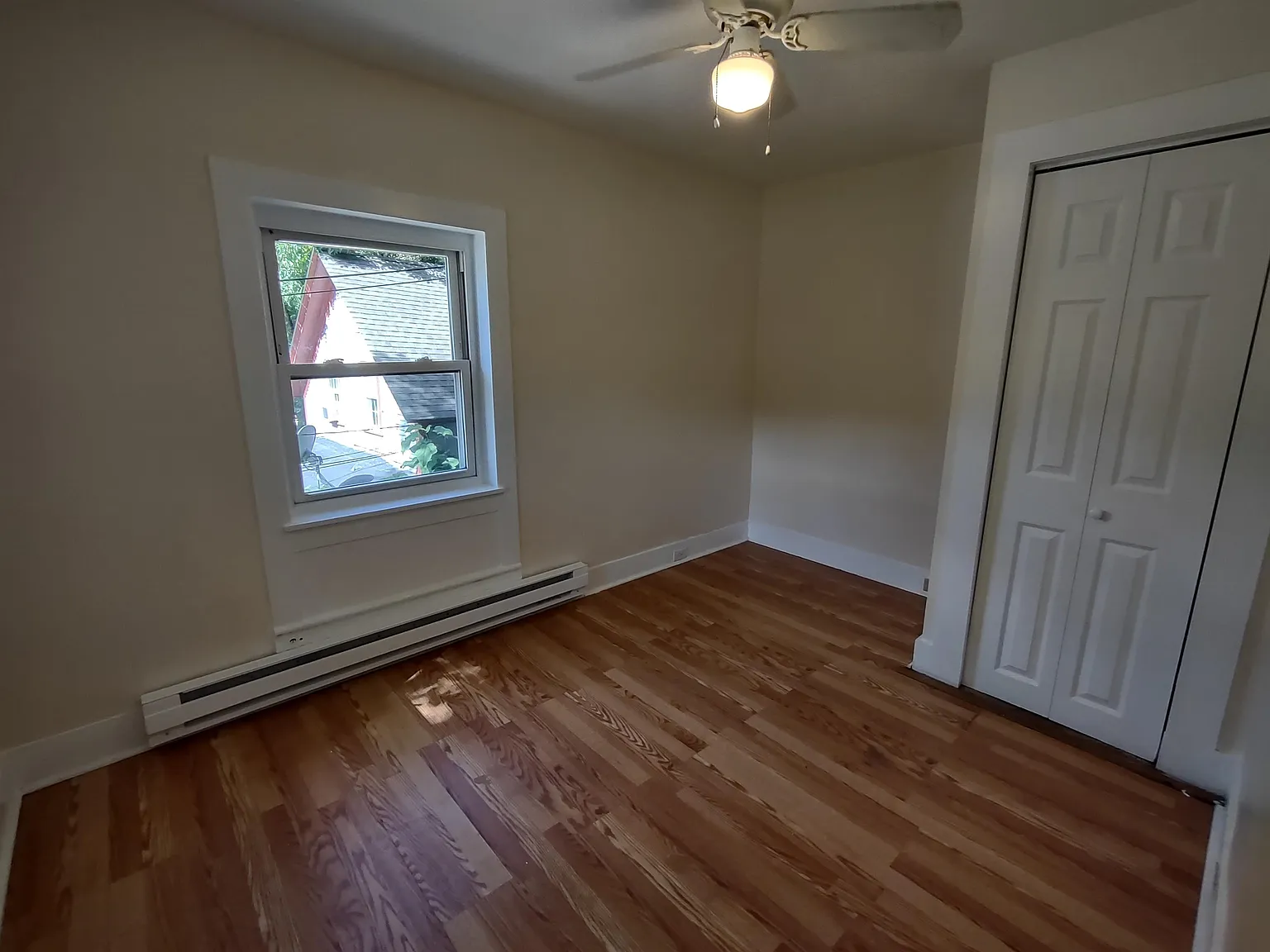 2 bed, 1.0 bath, 3060 sqft, $1,550 — Photo 3