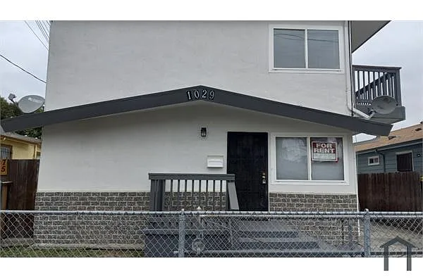Building Photo - 1029 75th Ave