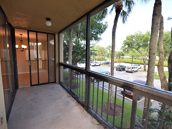 4th image of 2025 Lavers Cir APT D201