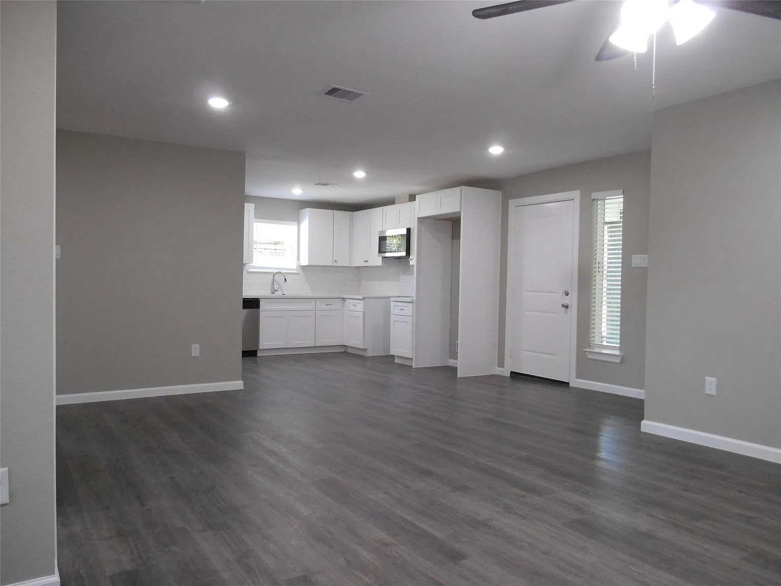 3 bed, 6.0 bath, 1420 sqft, $1,900 — Photo 3
