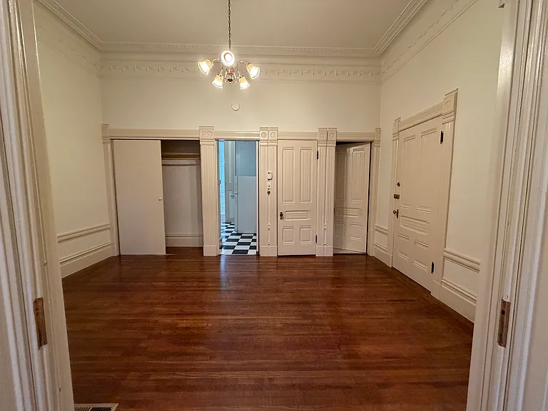 3131 Washington St #1 — Photo 2