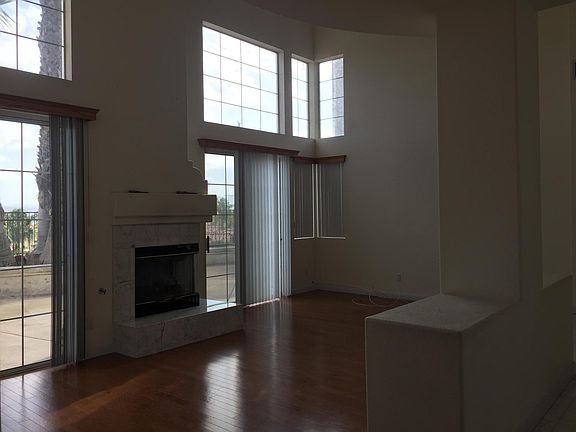 Gas fireplace