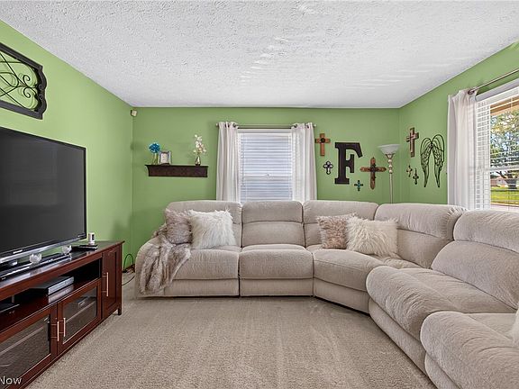 5th image of 3014 Harmont Ave NE